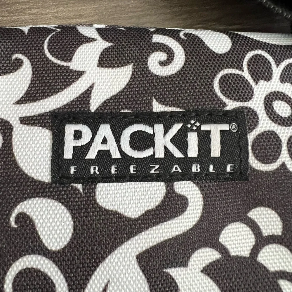 Black and White Floral Women's lunch bag